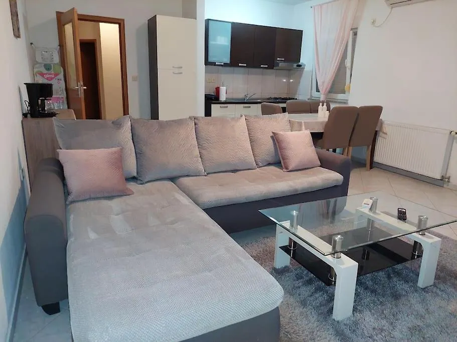 Apartment Patty 3+2 Fazana 0*,  Croatia