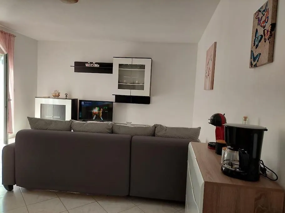 Apartment Patty 3+2 Fazana 0*,  Croatia