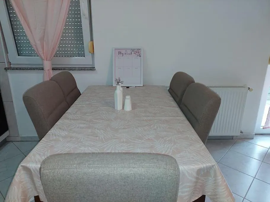 Apartment Patty 3+2 Fazana 0*,  Croatia